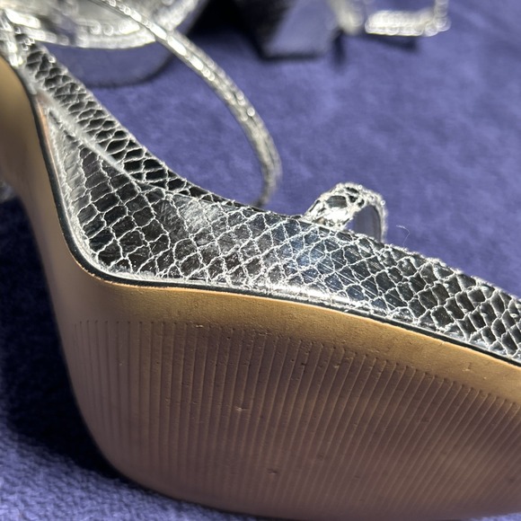 Marc Fisher Women's Katin Metallic Ankle Strap Shoes 8.5 Lightly Pre -Loved $29 - Picture 6 of 11